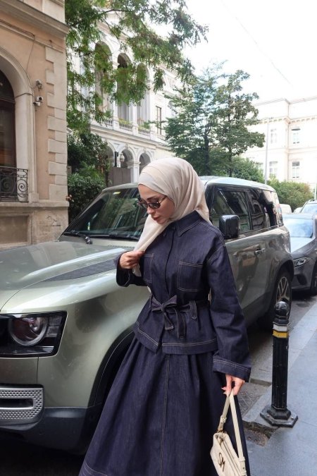 طقم بلوزة وتنورة بقماش جينس